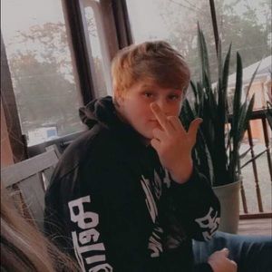 Meet your Posher, Dustin